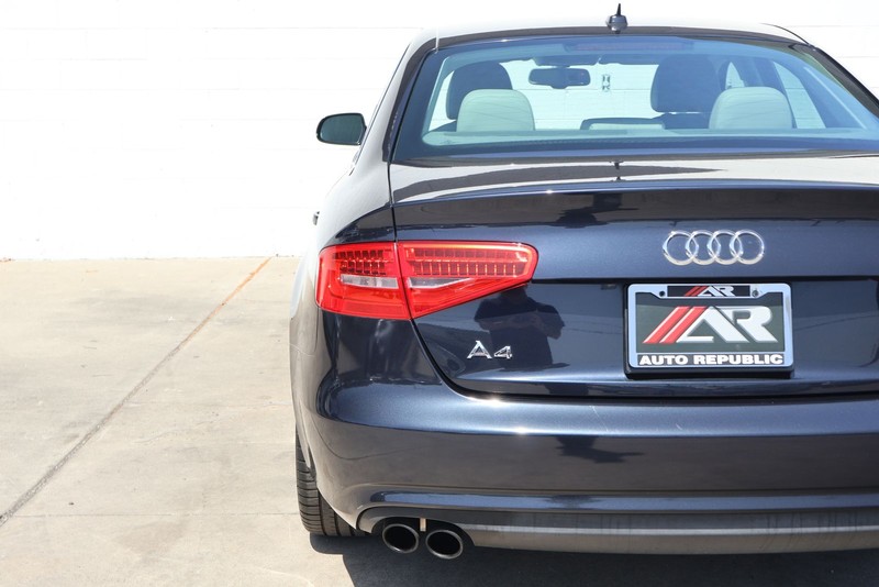 Audi A4 Vehicle Full-screen Gallery Image 07