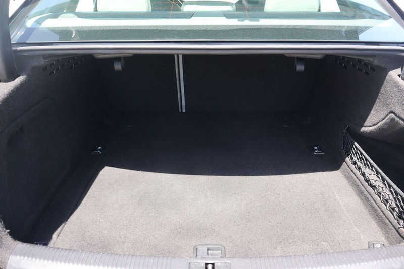 Audi A4 Vehicle Full-screen Gallery Image 08