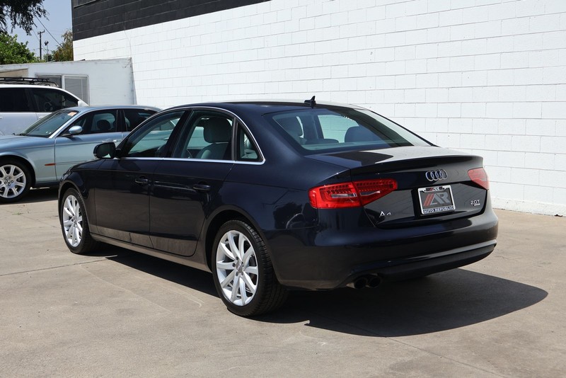 Audi A4 Vehicle Full-screen Gallery Image 09