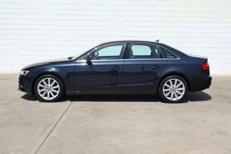 Audi A4 Vehicle Full-screen Gallery Image 10