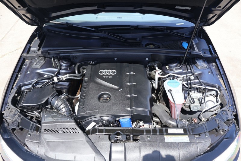 Audi A4 Vehicle Full-screen Gallery Image 12