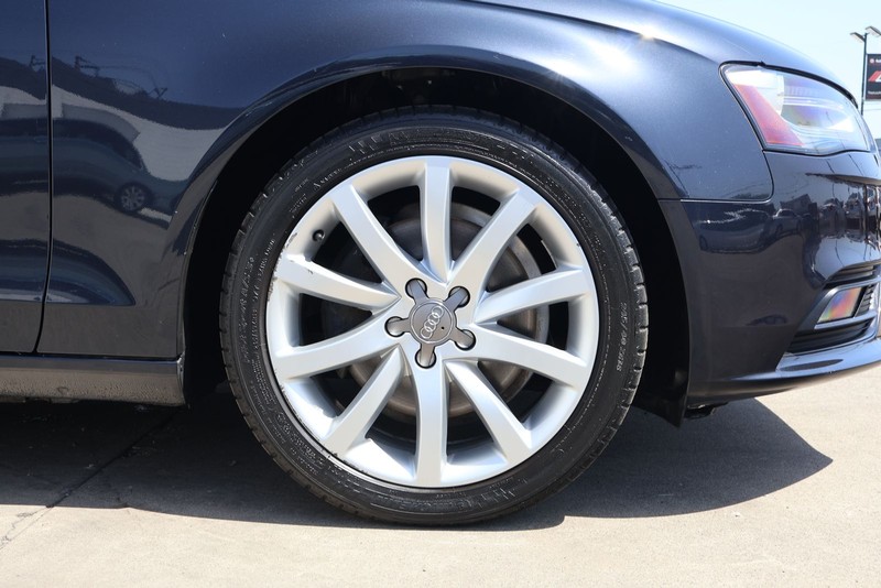 Audi A4 Vehicle Full-screen Gallery Image 13