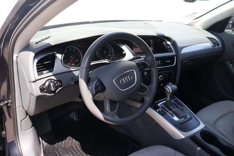 Audi A4 Vehicle Full-screen Gallery Image 15