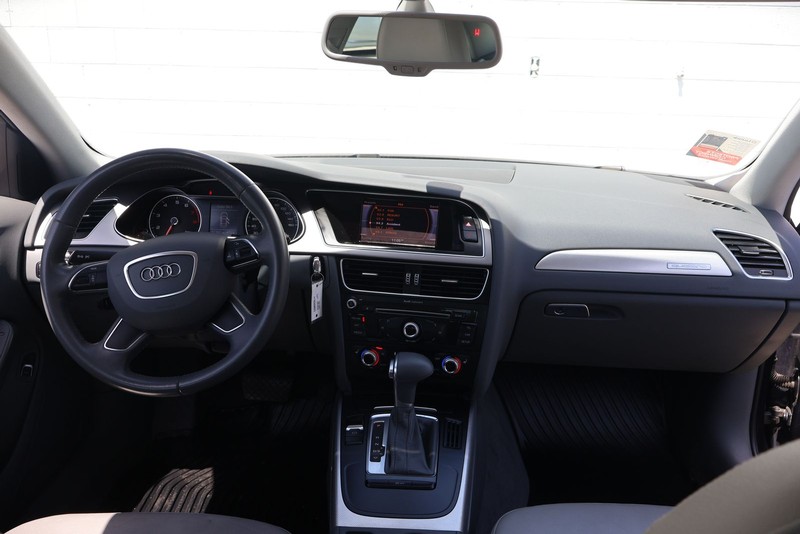 Audi A4 Vehicle Full-screen Gallery Image 20