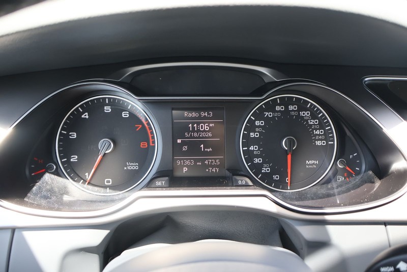 Audi A4 Vehicle Full-screen Gallery Image 21