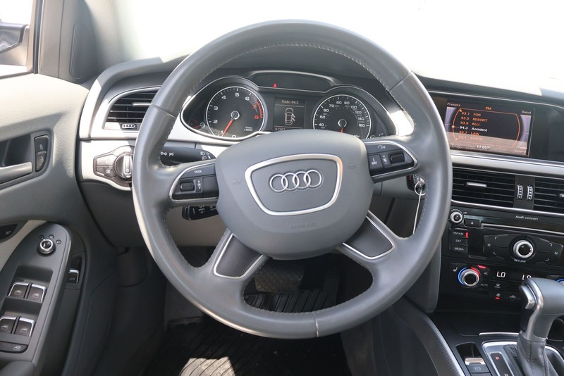 Audi A4 Vehicle Full-screen Gallery Image 22