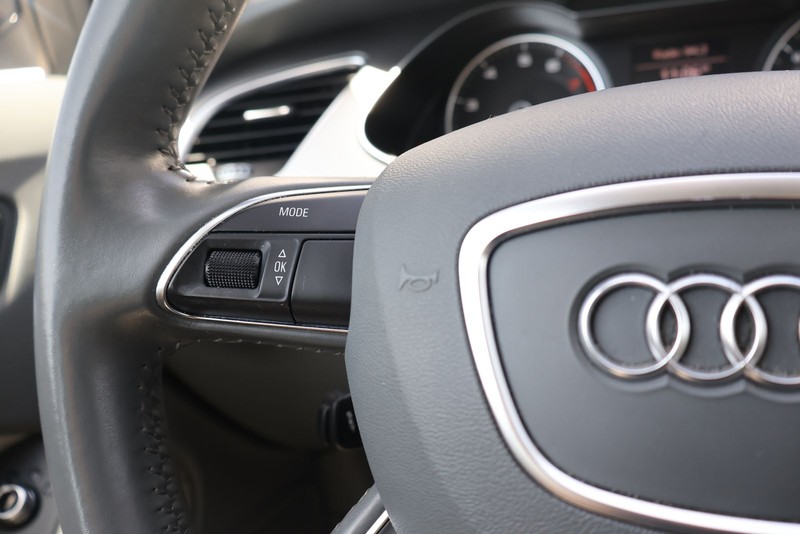 Audi A4 Vehicle Full-screen Gallery Image 23