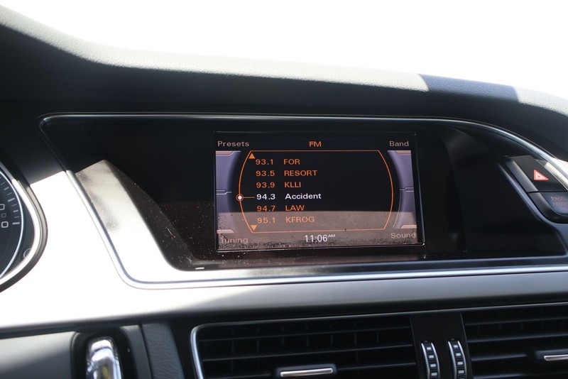 Audi A4 Vehicle Full-screen Gallery Image 26
