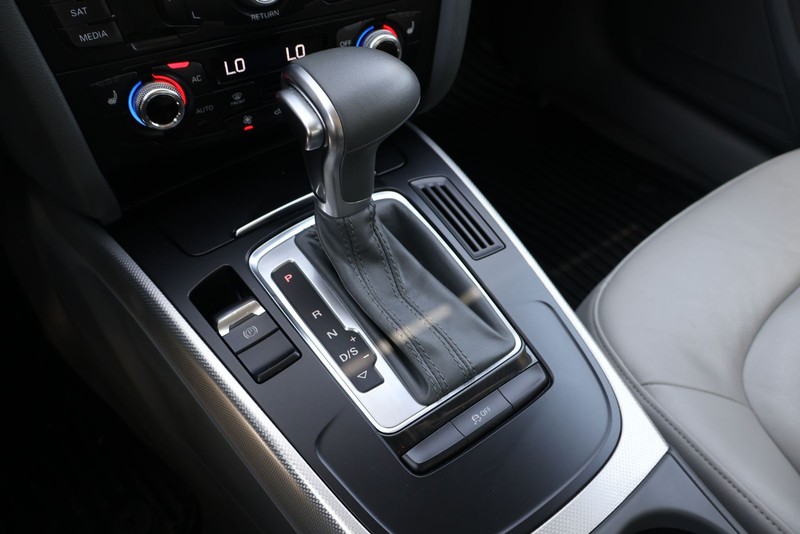 Audi A4 Vehicle Full-screen Gallery Image 28