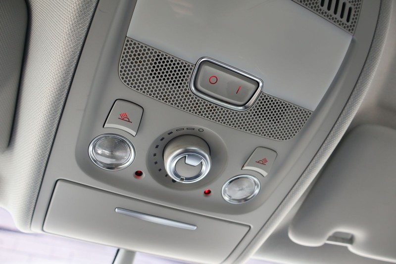 Audi A4 Vehicle Full-screen Gallery Image 29