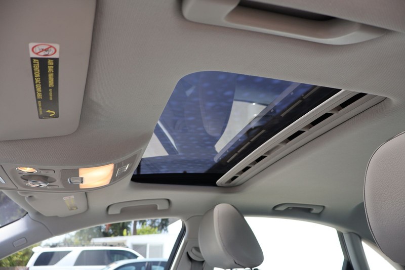 Audi A4 Vehicle Full-screen Gallery Image 30