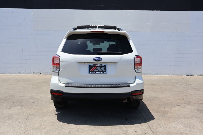 Subaru Forester Vehicle Full-screen Gallery Image 06