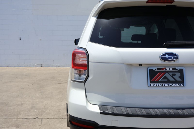 Subaru Forester Vehicle Full-screen Gallery Image 07