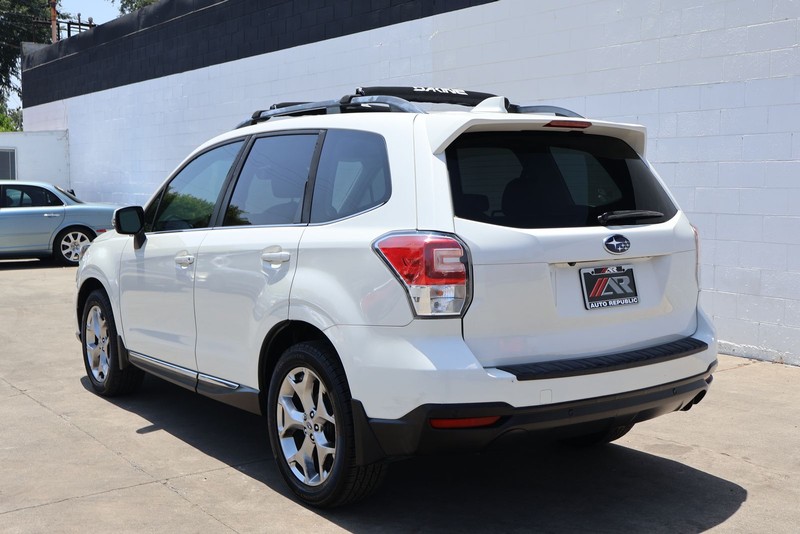 Subaru Forester Vehicle Full-screen Gallery Image 10