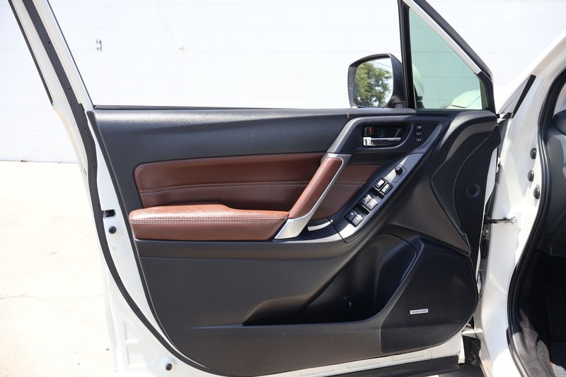 Subaru Forester Vehicle Full-screen Gallery Image 15