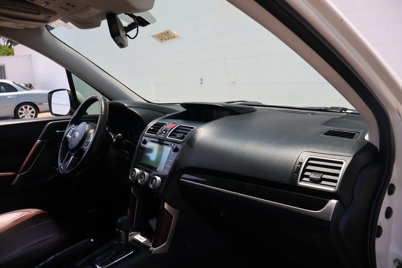 Subaru Forester Vehicle Full-screen Gallery Image 19