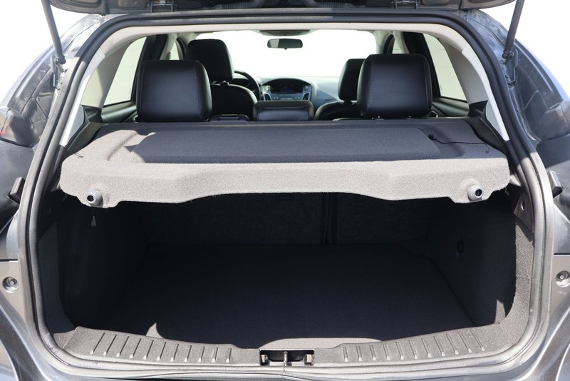 Ford Focus Hatchback Vehicle Full-screen Gallery Image 08