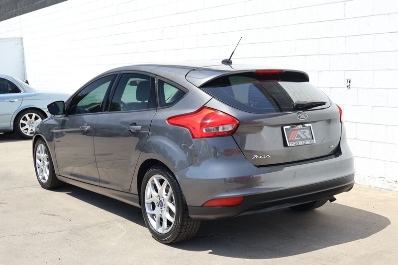 Ford Focus Hatchback Vehicle Full-screen Gallery Image 09