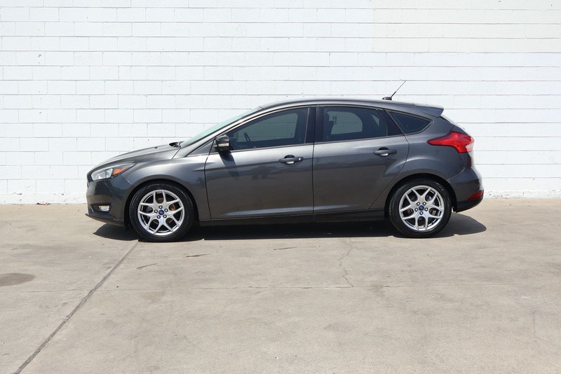 Ford Focus Hatchback Vehicle Full-screen Gallery Image 10