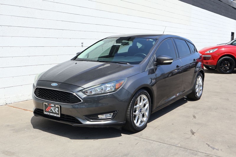 Ford Focus Hatchback Vehicle Full-screen Gallery Image 11