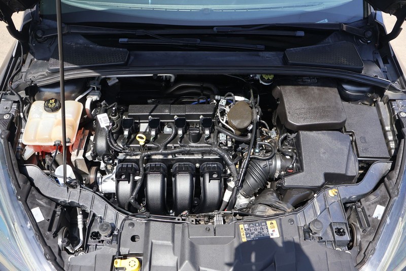 Ford Focus Hatchback Vehicle Full-screen Gallery Image 12