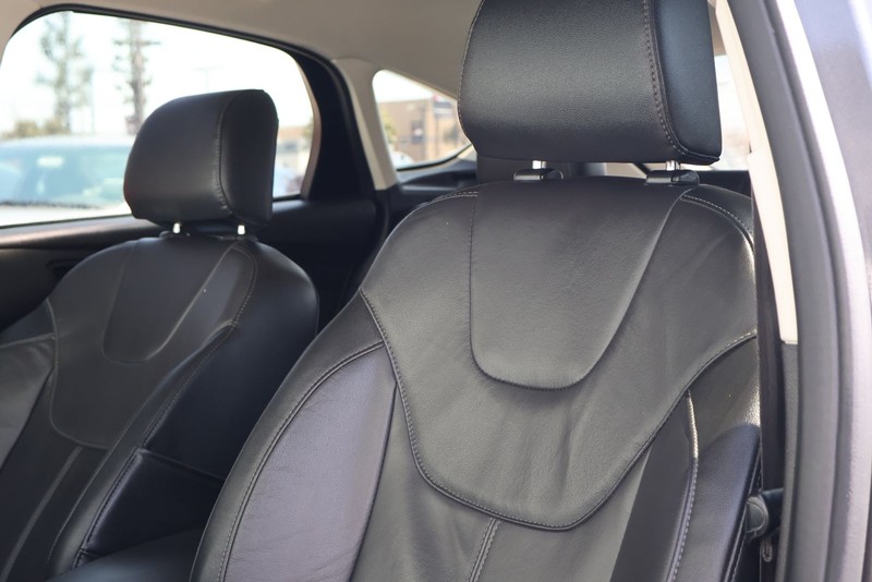 Ford Focus Hatchback Vehicle Full-screen Gallery Image 17