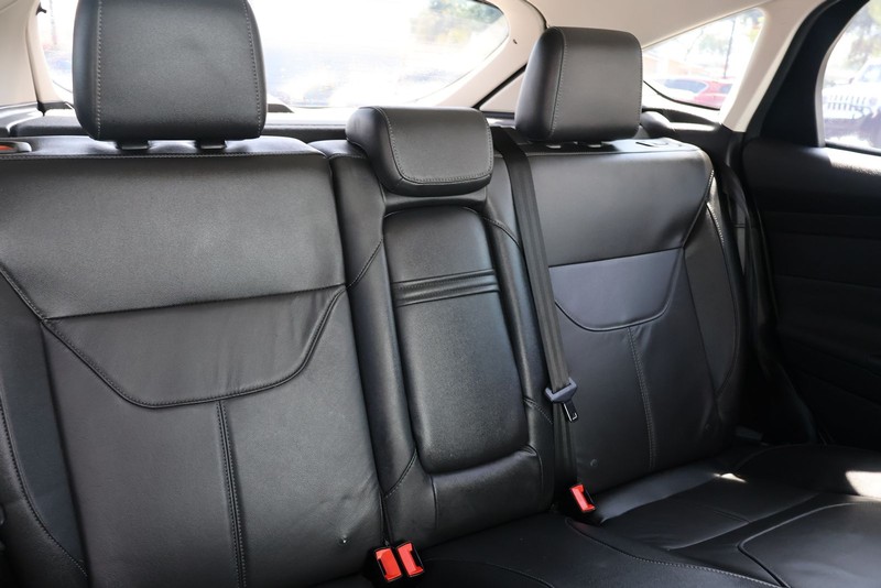Ford Focus Hatchback Vehicle Full-screen Gallery Image 20