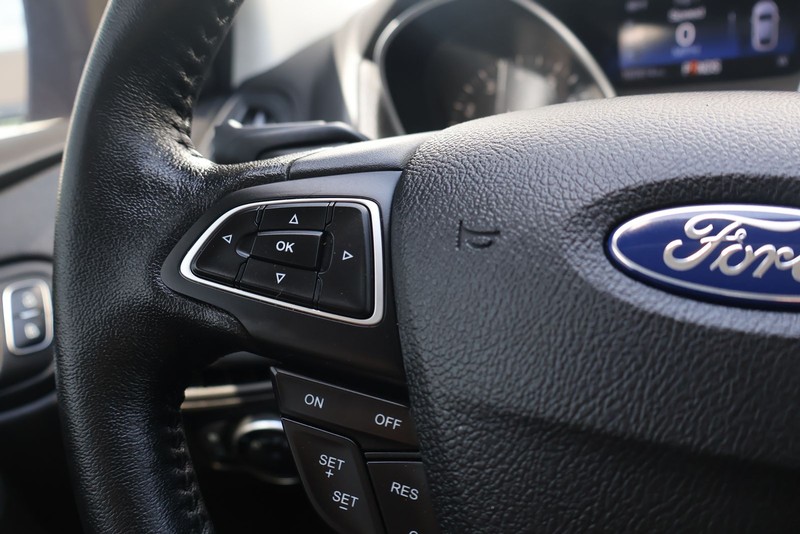 Ford Focus Hatchback Vehicle Full-screen Gallery Image 25