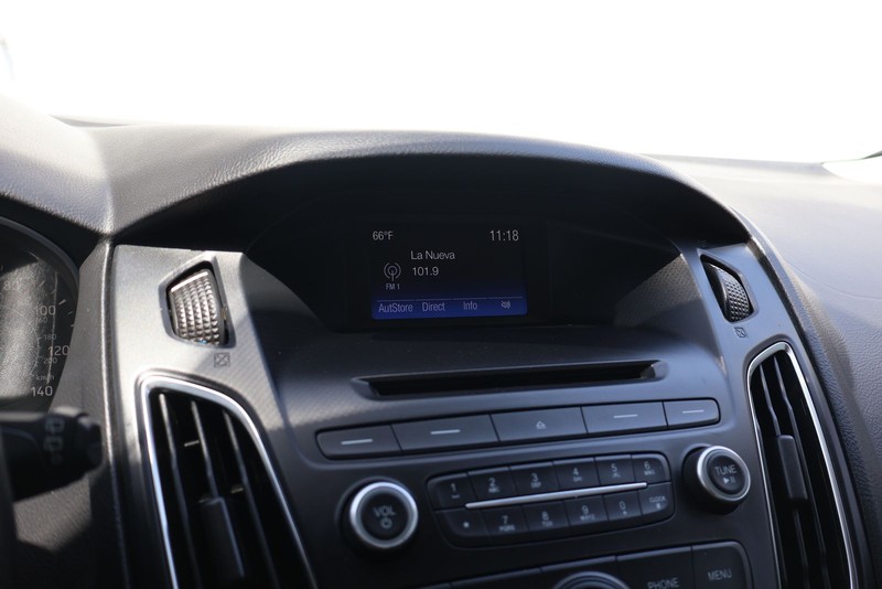 Ford Focus Hatchback Vehicle Full-screen Gallery Image 28
