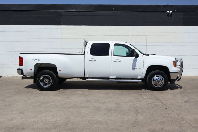 GMC Sierra 3500HD Vehicle Full-screen Gallery Image 01