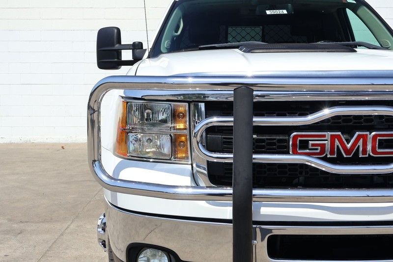 GMC Sierra 3500HD Vehicle Full-screen Gallery Image 04