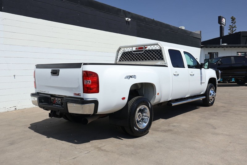 GMC Sierra 3500HD Vehicle Full-screen Gallery Image 05