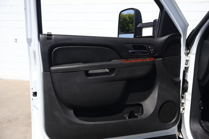 GMC Sierra 3500HD Vehicle Full-screen Gallery Image 13