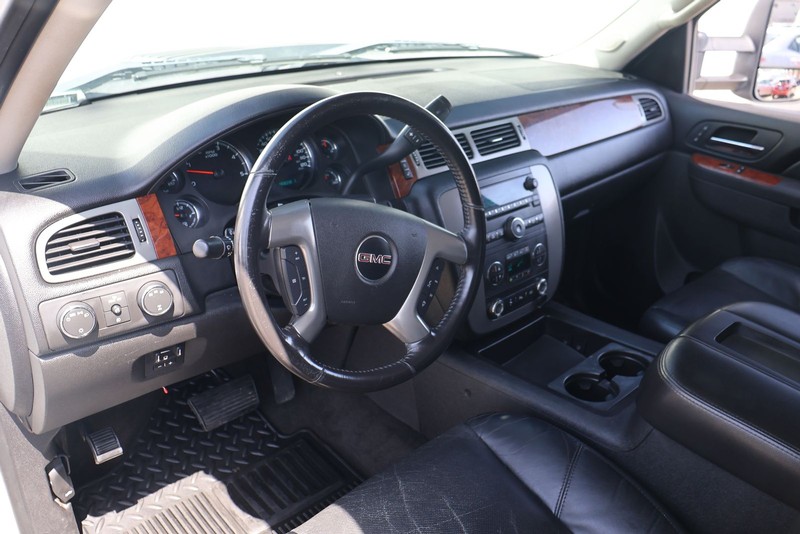 GMC Sierra 3500HD Vehicle Full-screen Gallery Image 14