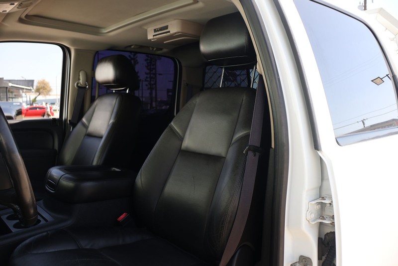GMC Sierra 3500HD Vehicle Full-screen Gallery Image 15