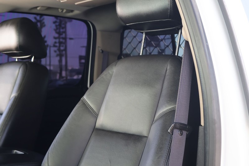 GMC Sierra 3500HD Vehicle Full-screen Gallery Image 16