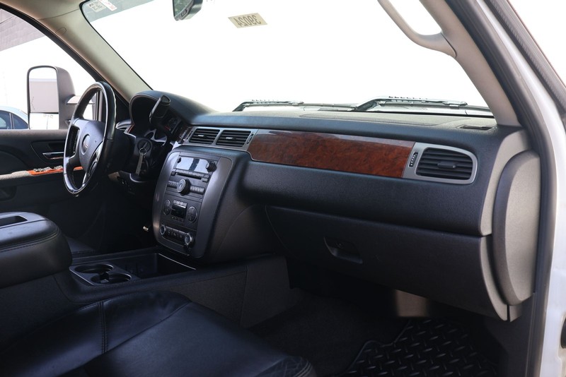 GMC Sierra 3500HD Vehicle Full-screen Gallery Image 17