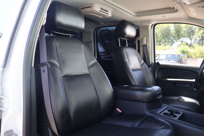 GMC Sierra 3500HD Vehicle Full-screen Gallery Image 18