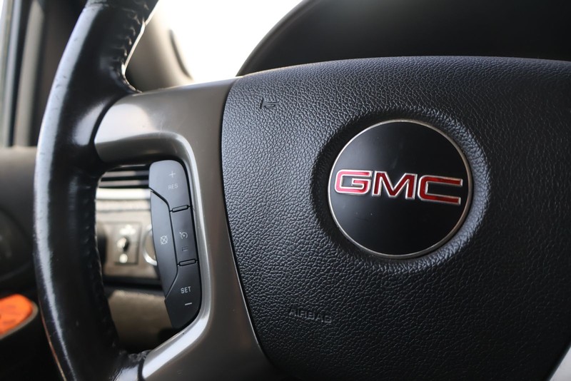 GMC Sierra 3500HD Vehicle Full-screen Gallery Image 24