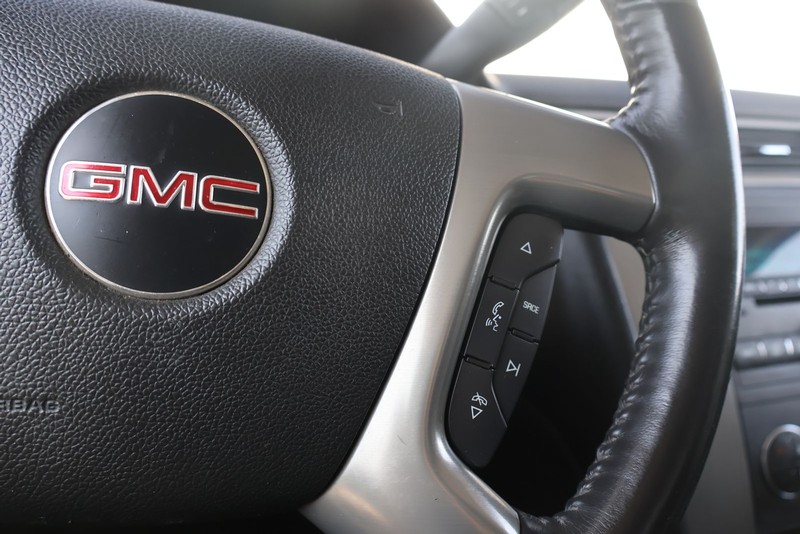 GMC Sierra 3500HD Vehicle Full-screen Gallery Image 25