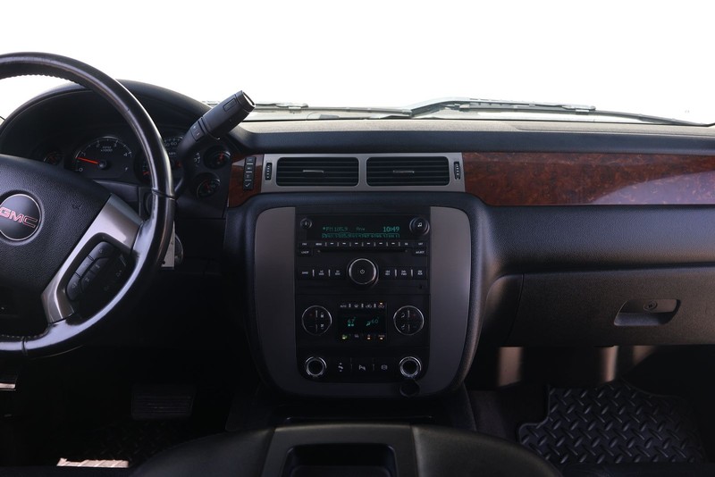 GMC Sierra 3500HD Vehicle Full-screen Gallery Image 26