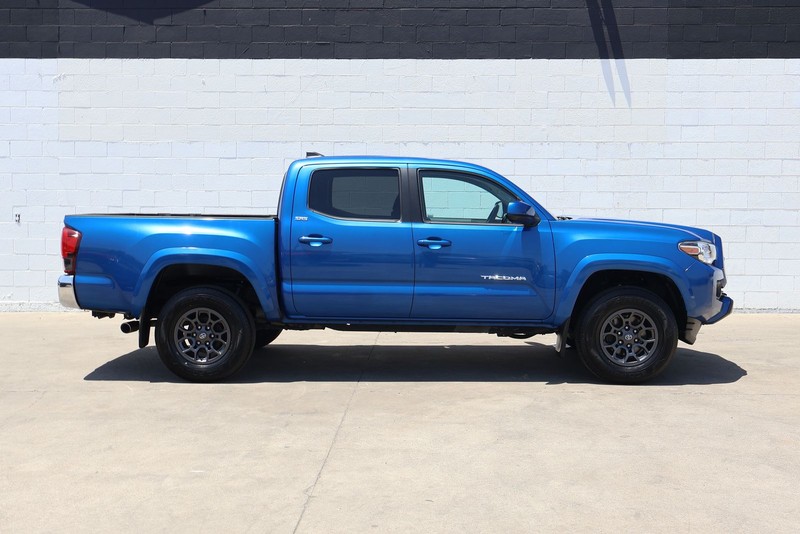 Toyota Tacoma Vehicle Full-screen Gallery Image 01