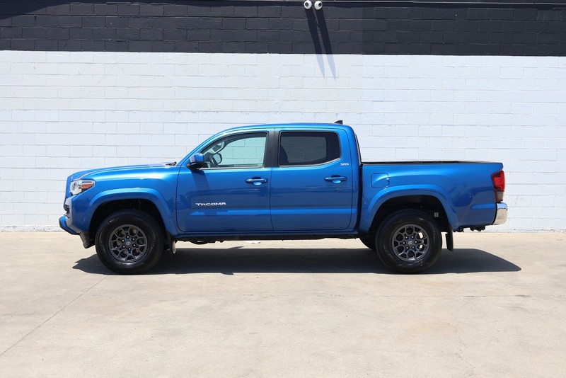 Toyota Tacoma Vehicle Full-screen Gallery Image 10