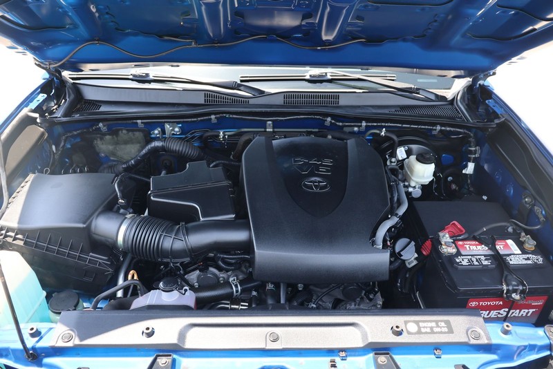 Toyota Tacoma Vehicle Full-screen Gallery Image 12
