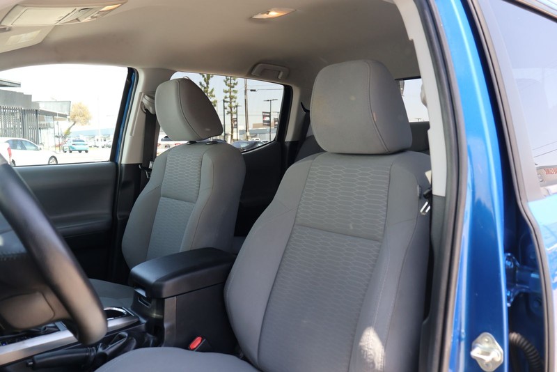 Toyota Tacoma Vehicle Full-screen Gallery Image 16