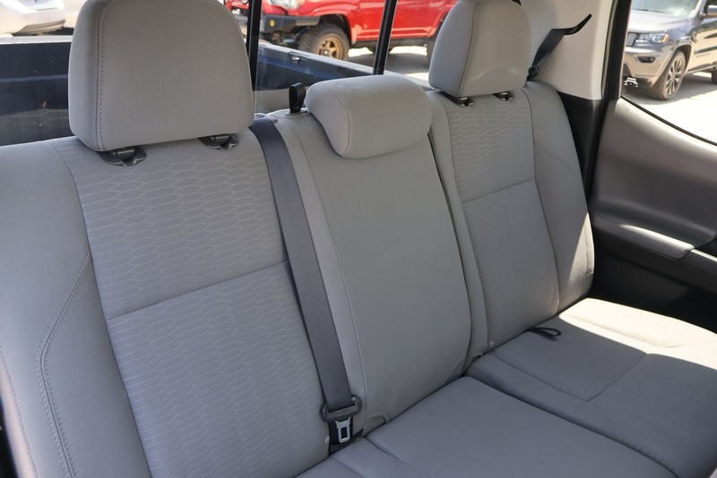 Toyota Tacoma Vehicle Full-screen Gallery Image 19