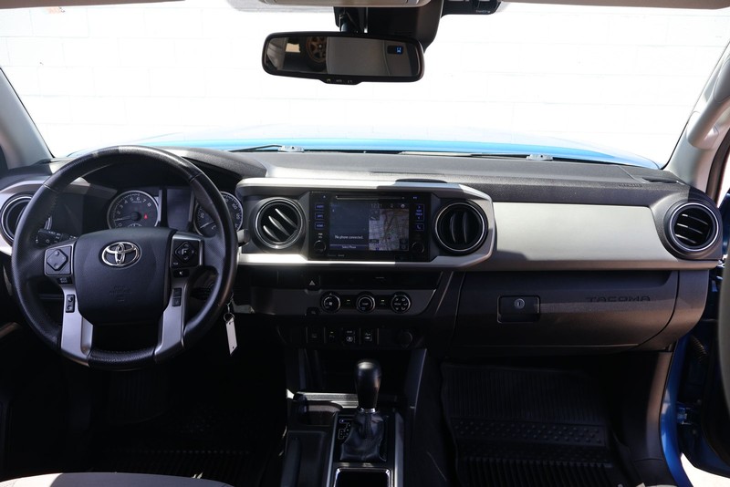 Toyota Tacoma Vehicle Full-screen Gallery Image 20