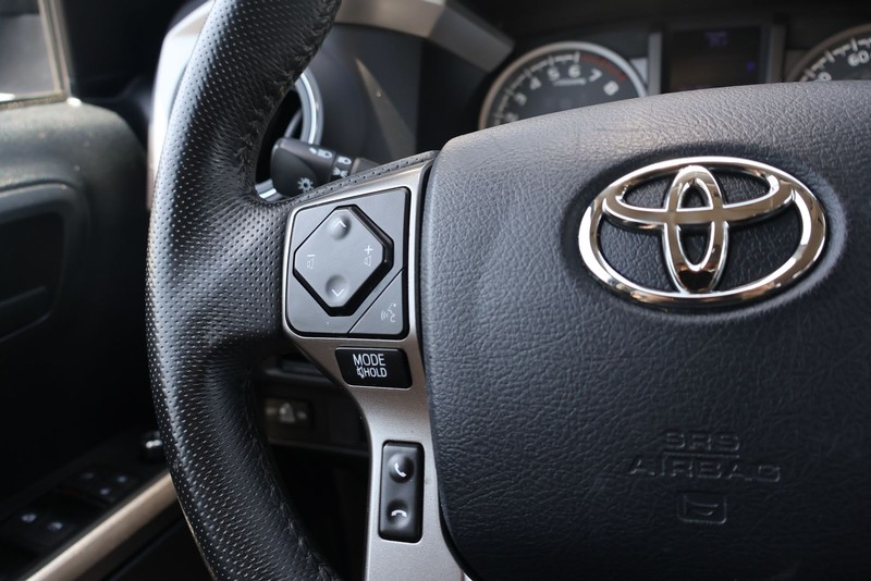 Toyota Tacoma Vehicle Full-screen Gallery Image 23