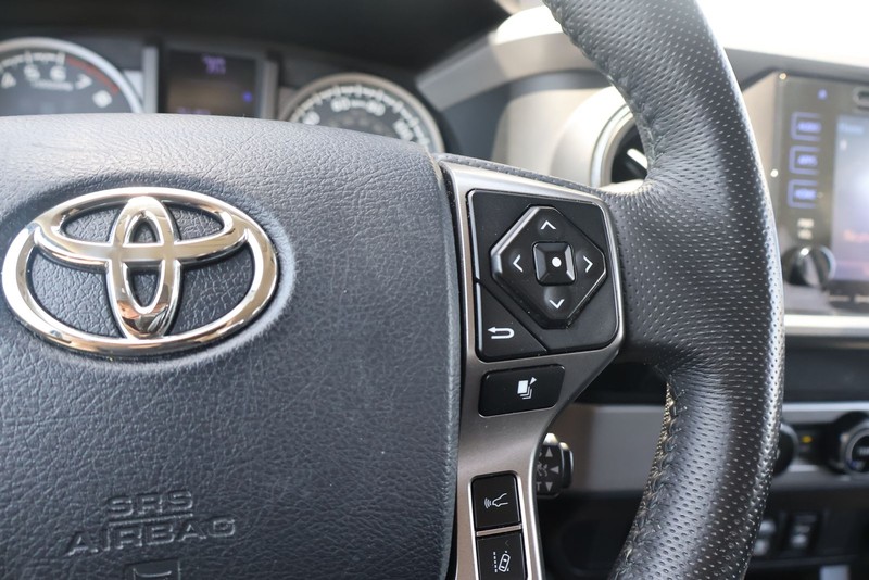 Toyota Tacoma Vehicle Full-screen Gallery Image 24