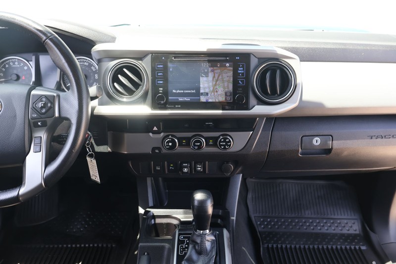 Toyota Tacoma Vehicle Full-screen Gallery Image 25